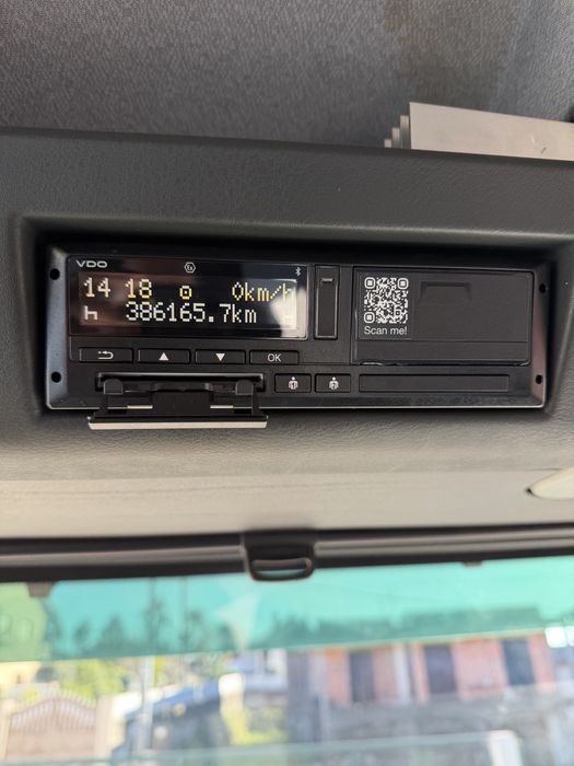 Man com grua hiab 322 e bascúla