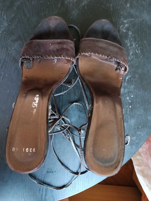 Продам босоножки женские Delly