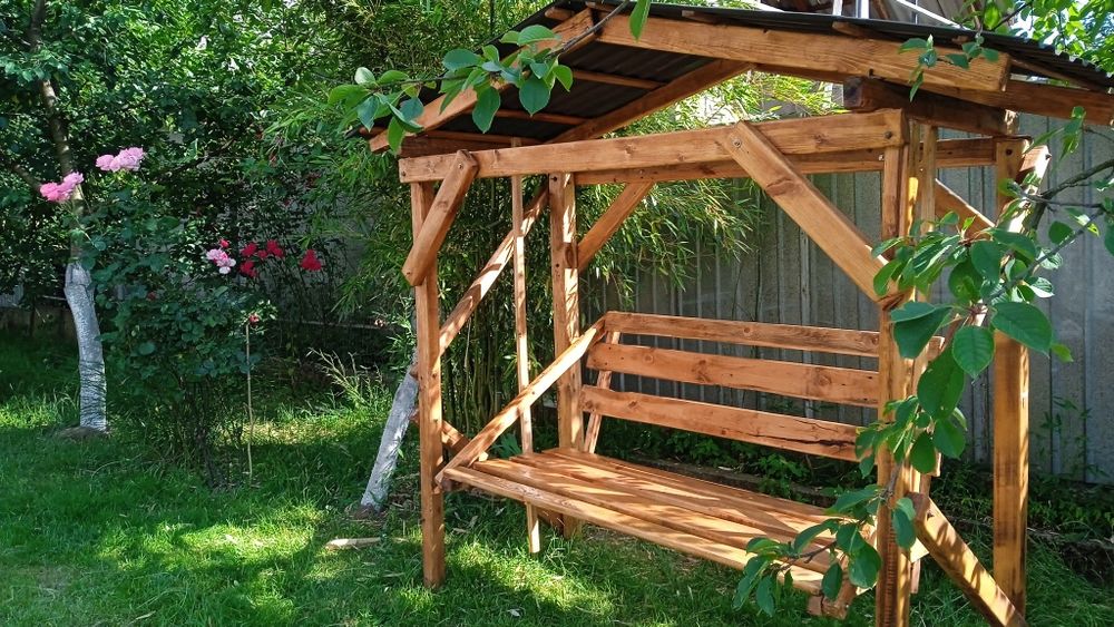 Гойдалка,альтанка,садова мебель.