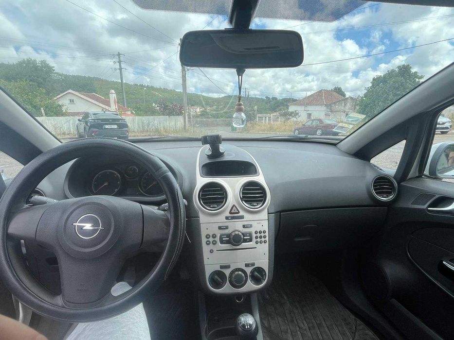 Opel com motor danificado