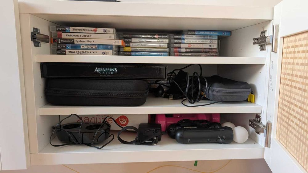 Móvel de TV branco e bege