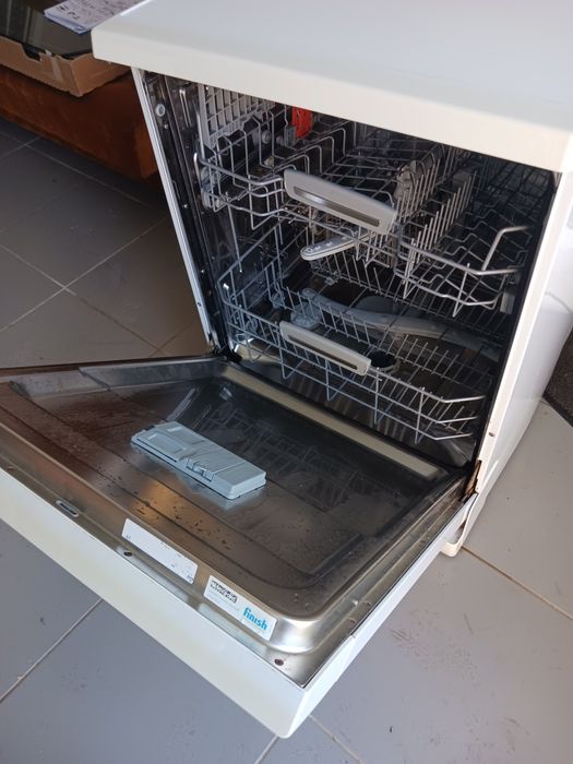 Máquina de lavar loiça Ariston Hotpoint classe A+ em ótimo estado