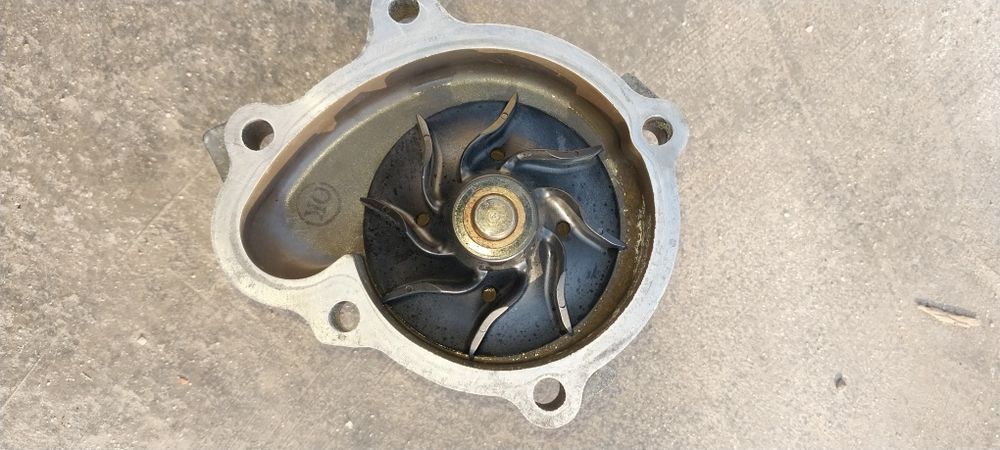 Водяна помпа опель меріва А 1,7 CDTI .