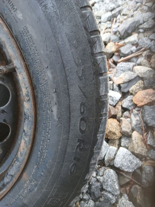 Opony zimowe 225 60 R16 m+s  z felgami forda
