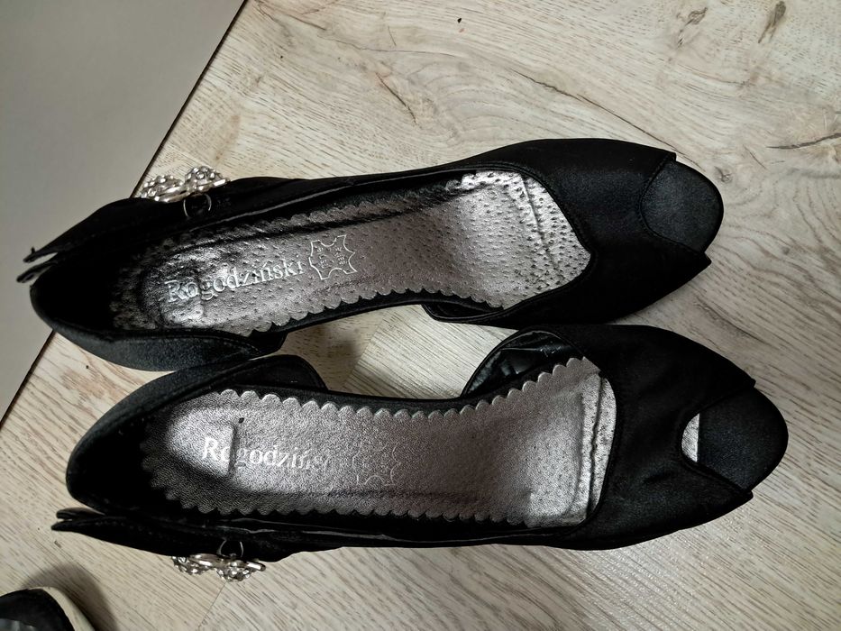 Czarne satynowe  buty na niskim obcasie r. 37