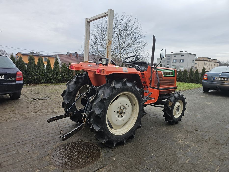 Traktor traktorek ciągnik ciągniczek ogrodowy hinomoto n239