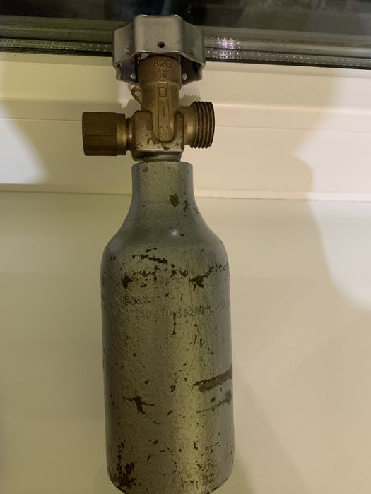 Німецький балон металевий  для газів ,0,5кг вміст балону. 250атмос