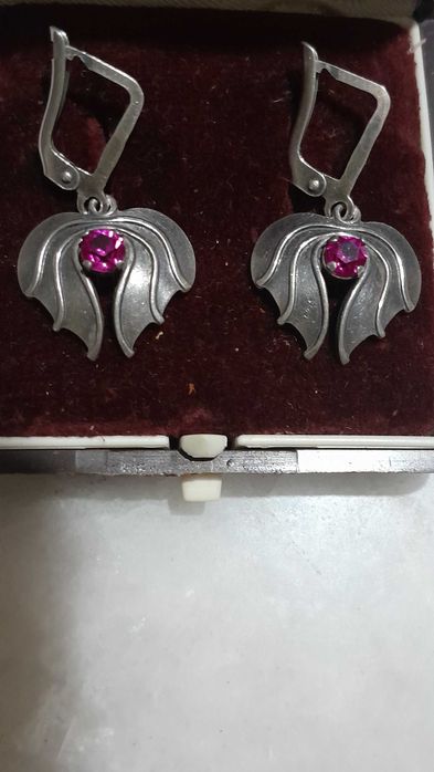 Красивые серебрянные серёжки с розовым камнем. Ретро