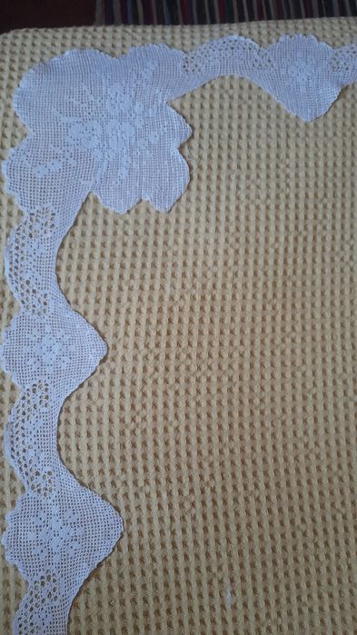 Renda manual aplicar em lençol cor branco com 2m