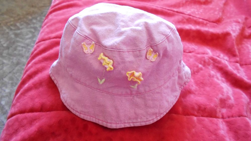 Kapelusik  bawełniany w kwiatuszki i motylki