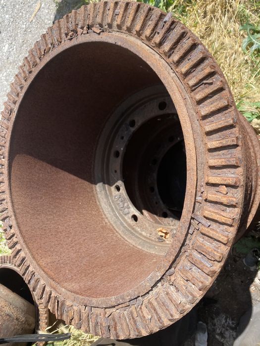 Лежат в запасе без дела Барабаны Скания К 113 , старые запасы