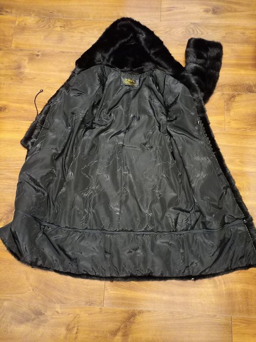 Норкова шуба чорна.