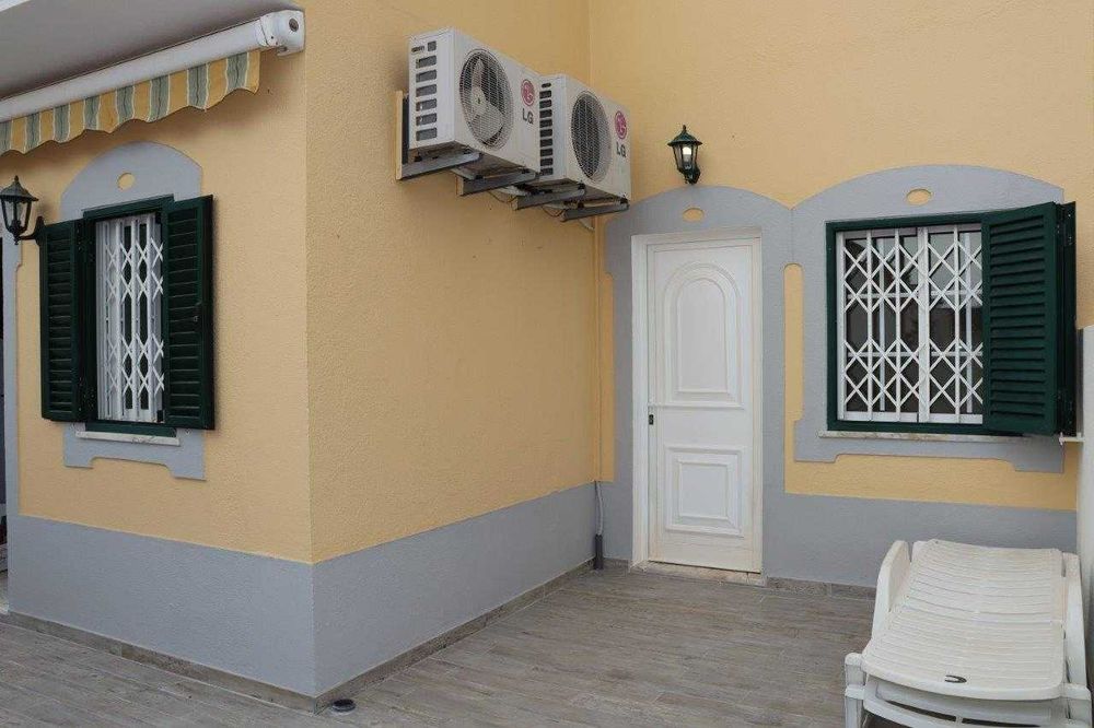 Moradia V3 max 7 Pessoas, Piscina, Manta Rota a 700 metros praia.