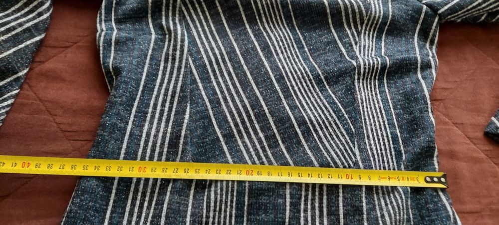 Sukienka długi rękaw prążki błyszcząca