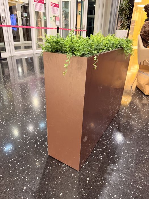 Corta vento e floreiras separadores de ambientes