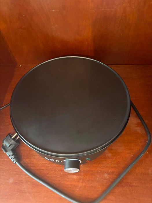 Crepeira Elétrica Eletto com acessórios (Usada somente uma vez)