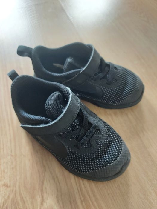 Adidaski Nike czarne