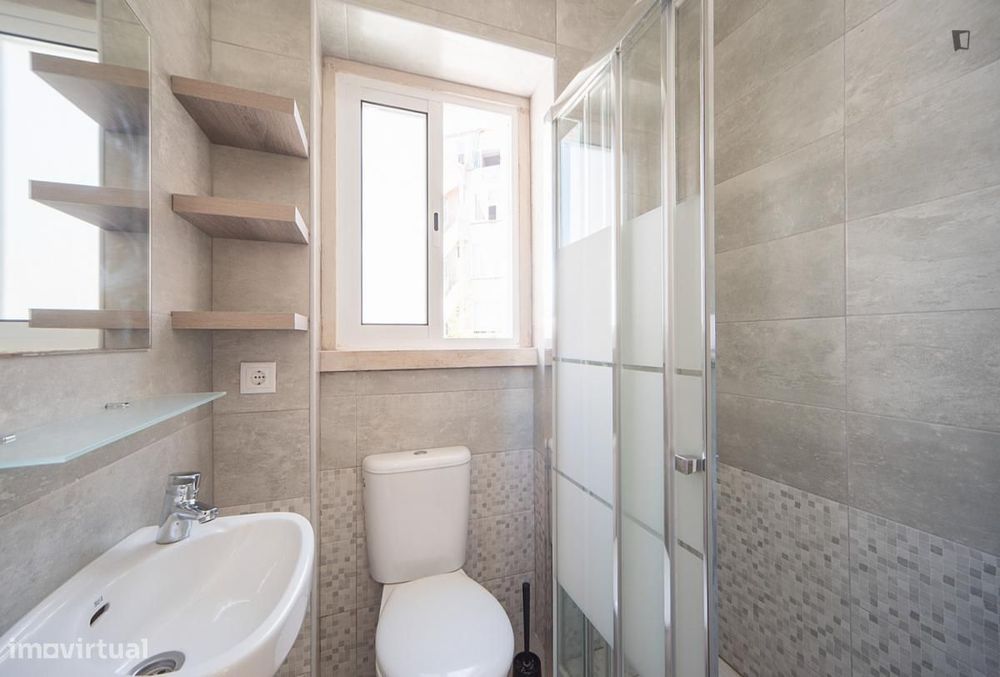 Quarto - localizado em Sete Rios Lisbon