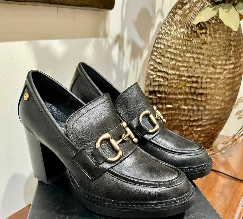 Sapatos em pele pretos Carmela 37