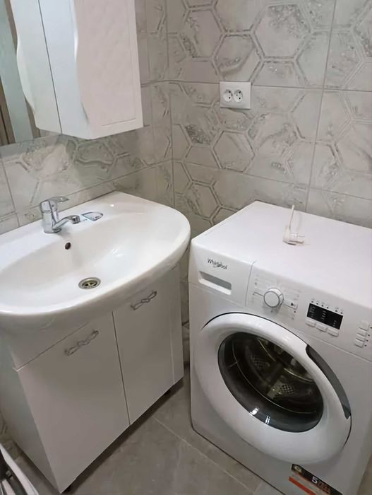 Продам 1к. квартиру з євроремонтом в ЖК "LaLaLand", Берковецька 6б.