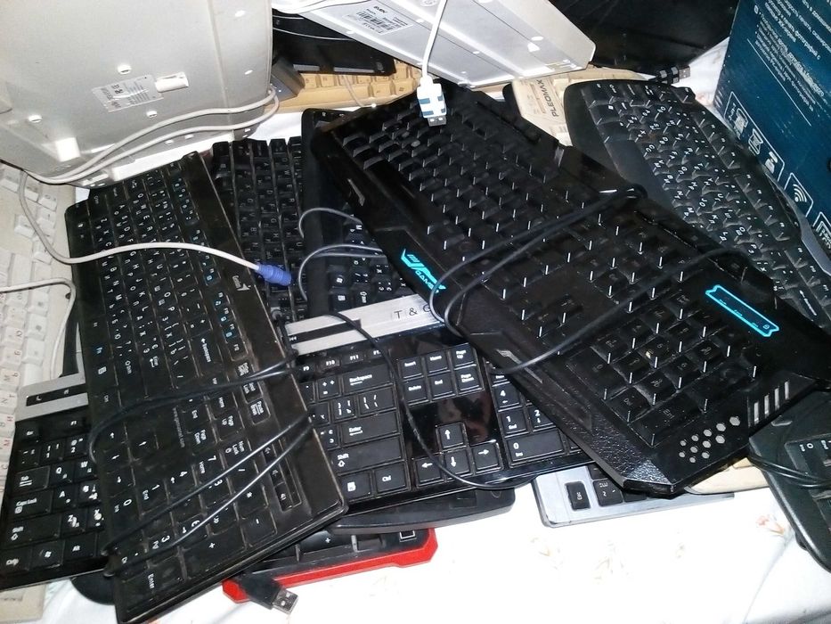 клавиатуры для ПК. компьютера. на запчасти. разные. кол-во 28 шт.