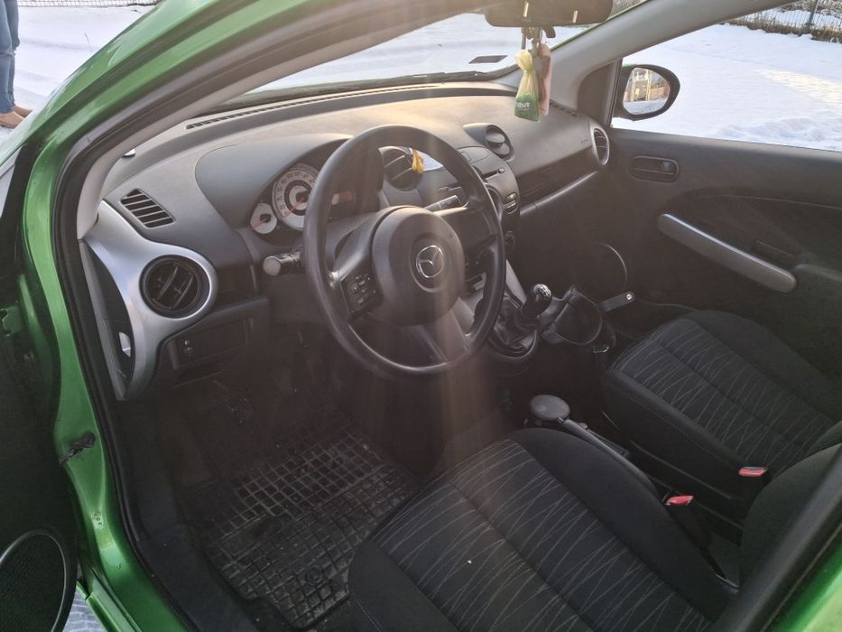 Mazda 2  1.4 benz 2008 rok