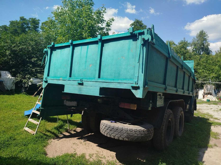 Камаз колхозник( на бока) і 2 прицепа