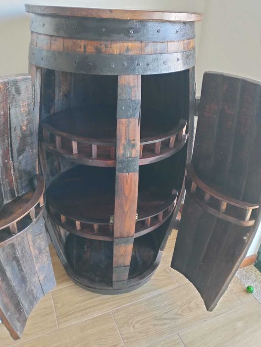 Pipa de vinho em bar