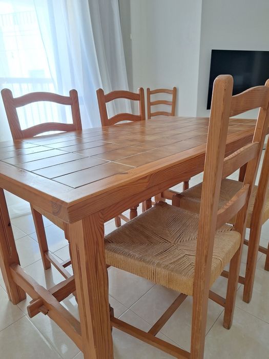 Mesa com 6 cadeira em pinho