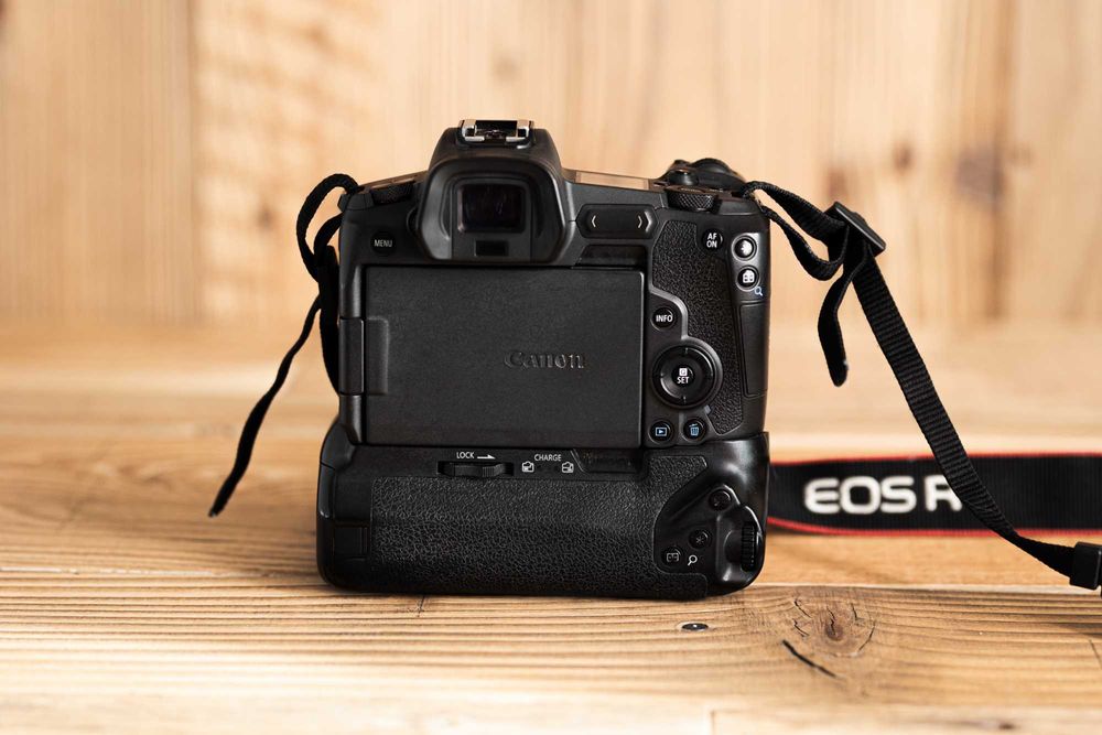 Aparat Canon Eos R bez gripa.