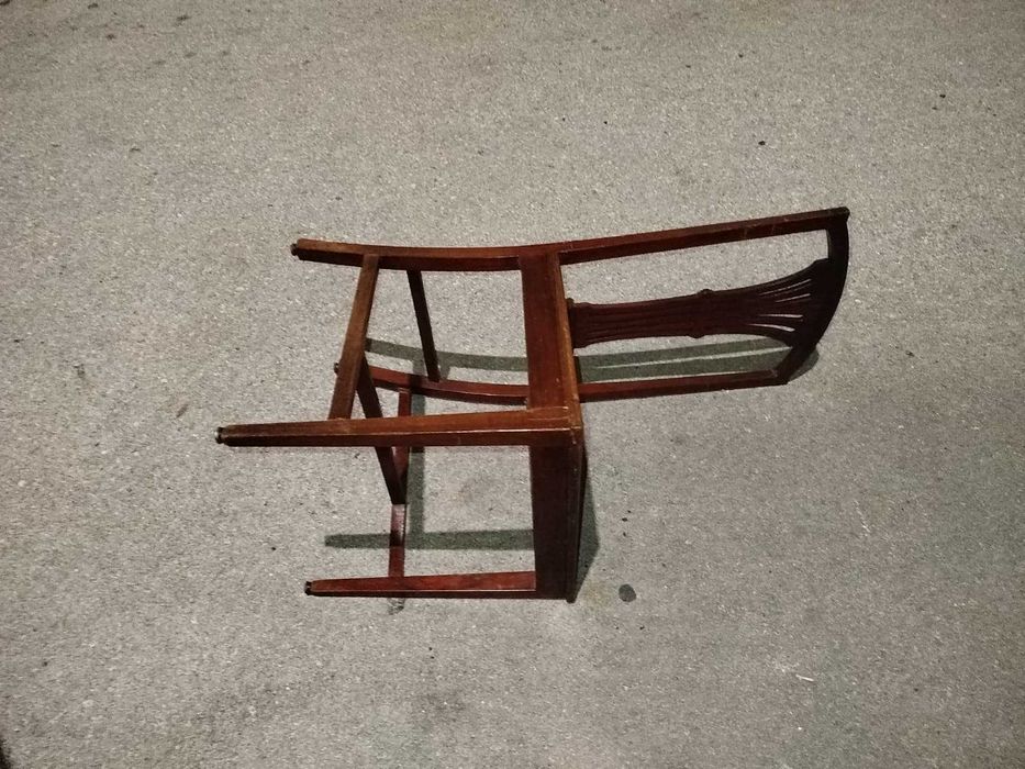 Cadeira madeira e palhinha