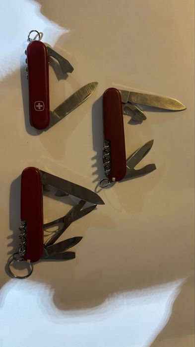 Lote de tres canivetes suiços Victorinox em excelentes condições
