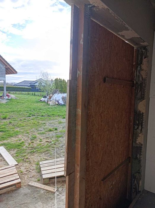 Tymczasowa brama garażowa na budowę 275x250, zawiasy, skoble, OSB