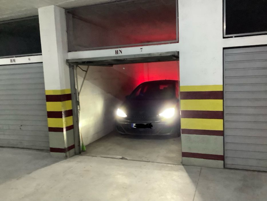 Arrendo Garagem Fechada (Box ) 20 m2 - Na Quintã - Guimarães Centro