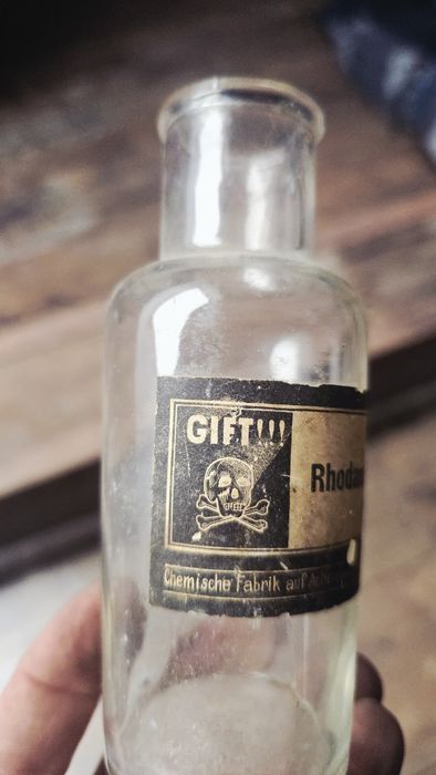 Stara poniemiecka butelka GIFT!