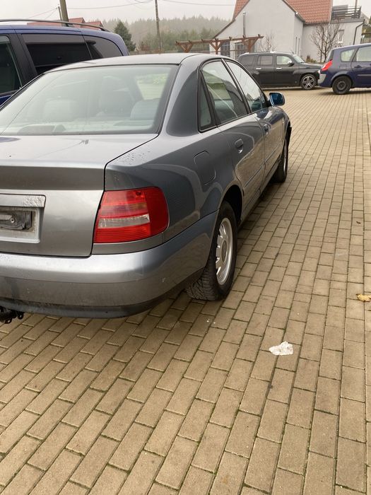 Audi A4 Sedan 1.6 benzyna