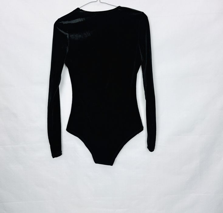 Czarne aksamitne body z dekoltem XS 34