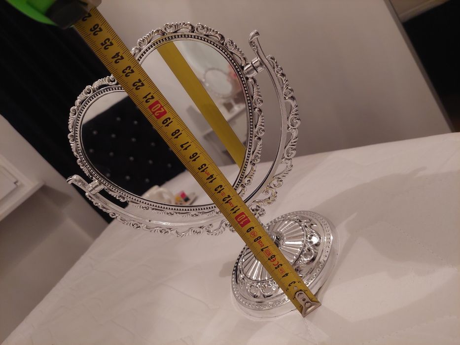 Lusterko kosmetyczne do makijażu w kształcie serca srebrne