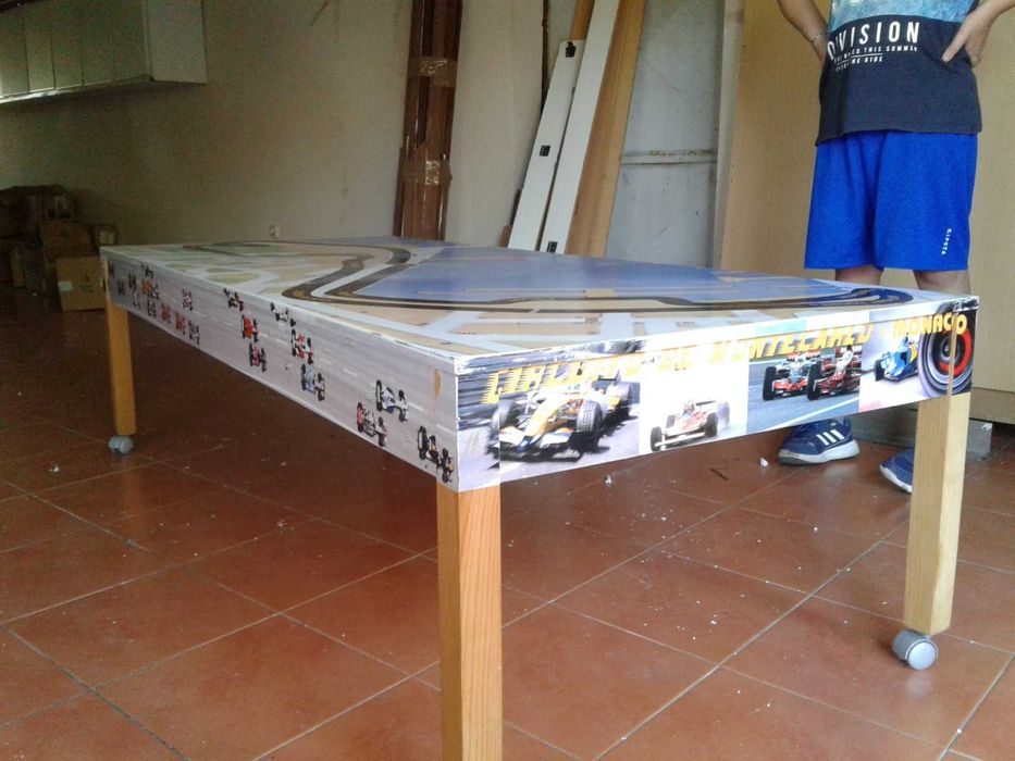 Fantástica mesa para crianças Monte Carlo para amantes da F1!