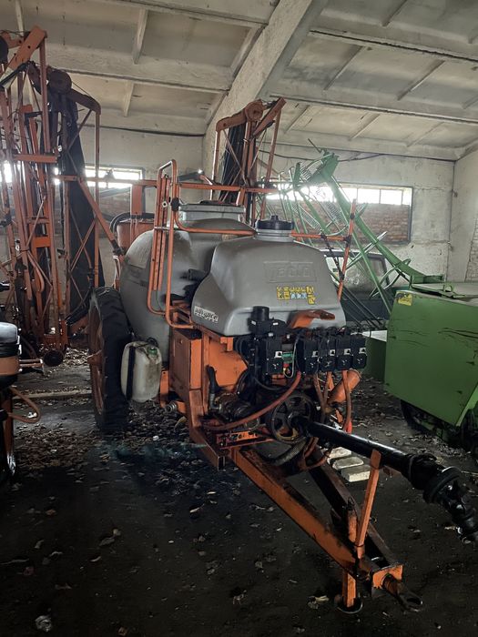 Причепний Оприскувач джакту Jacto  2к/18