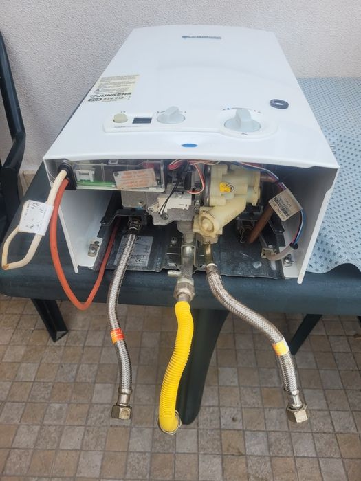 Esquentador junkers inteligente a funcionar muito bem e  ventilado