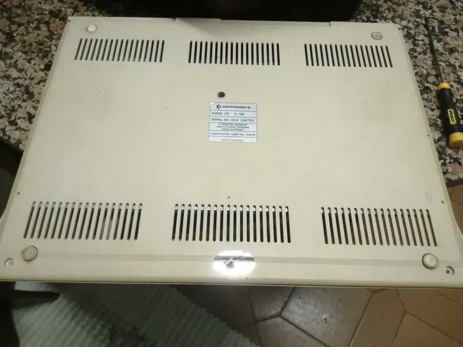 Commodore 128 – Peças originais e em bom estado