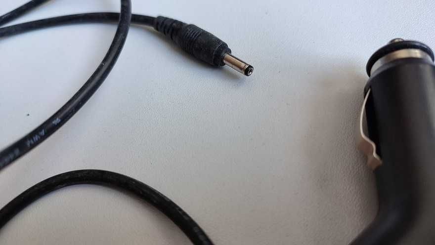 Adapter  samochodowy  12 V  na  5 V   2 A