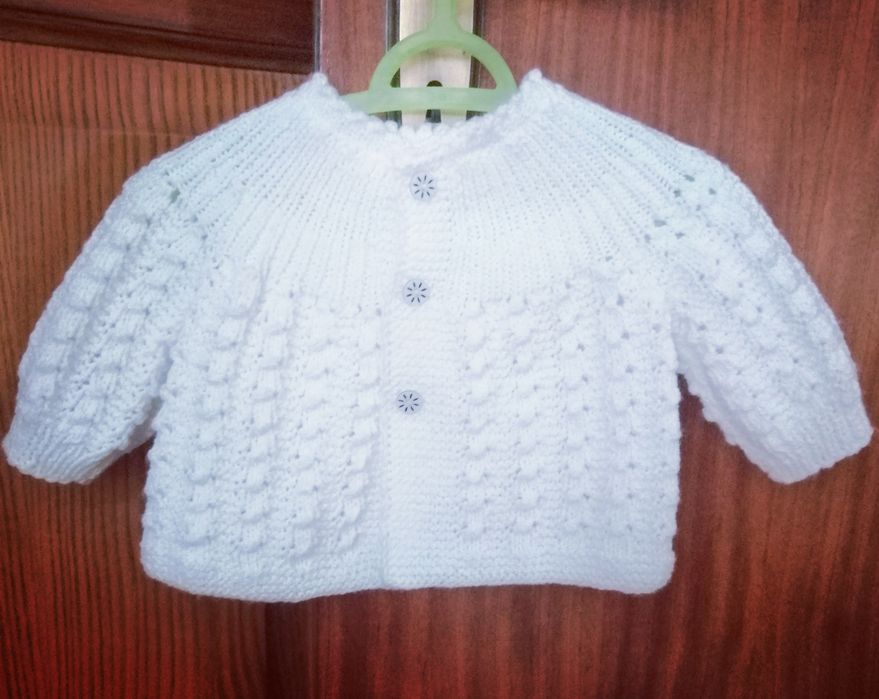 Roupa bebé em tricô à mão