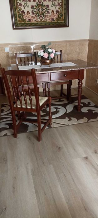Mesa de Refeições em Granito Rosa