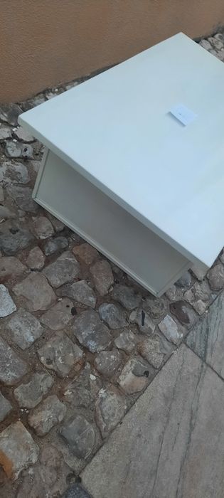 Mesa de apoio baixa