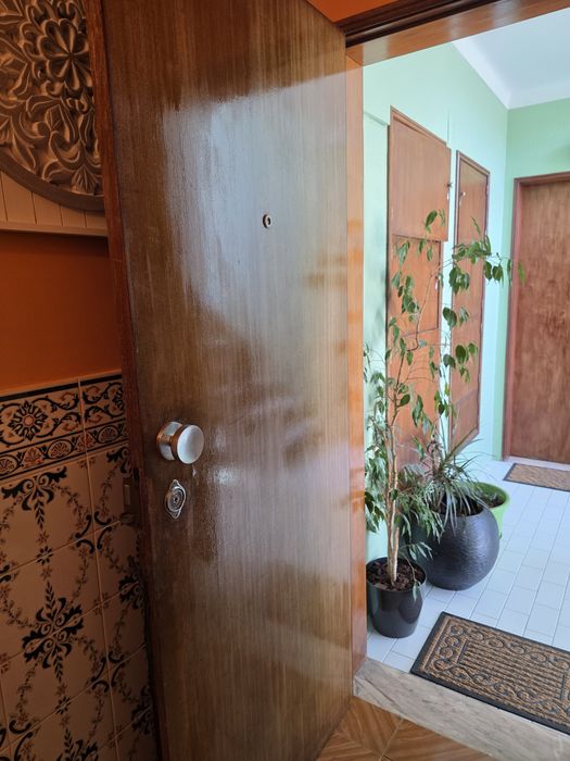 Vendo porta de madeira