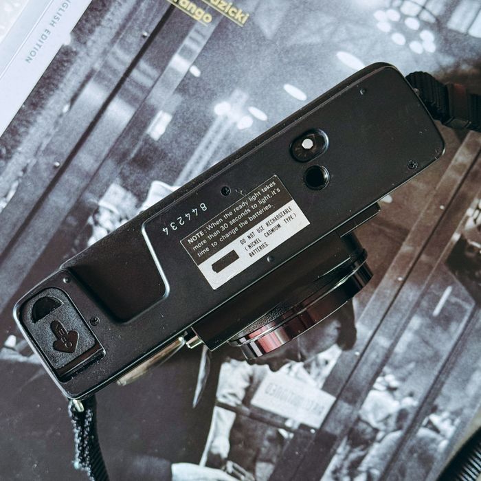 Konica C35AF плівковий фотоапарат