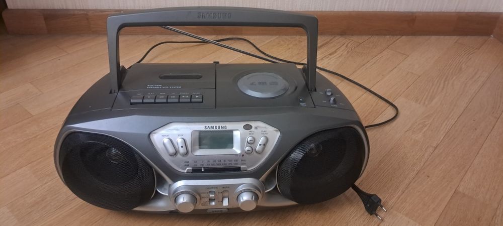Музичний центр SAMSUNG RCD-VS50
Музичний центр є СD програвач, для кас