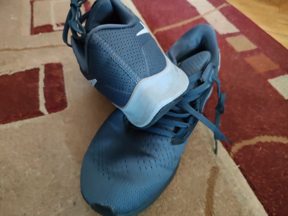 Nike.            .
